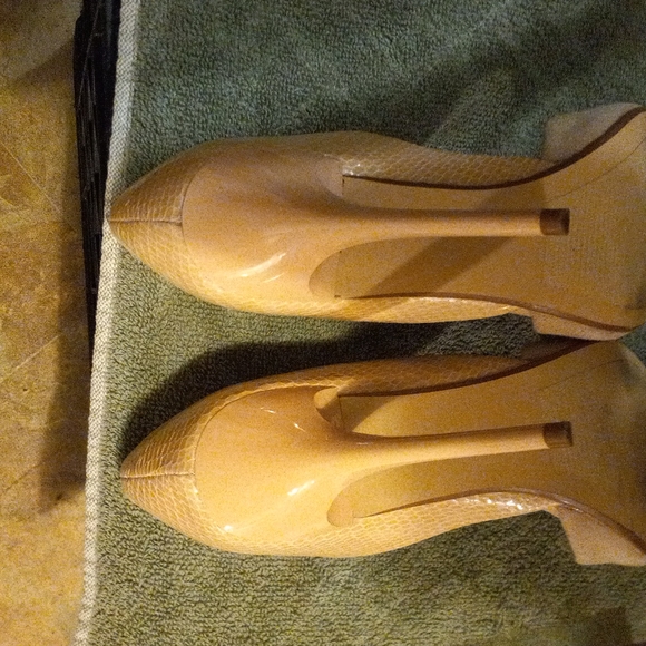 Steve Madden Heels Valko nude multi color suede and snakeskin size 7 - Picture 9 of 12